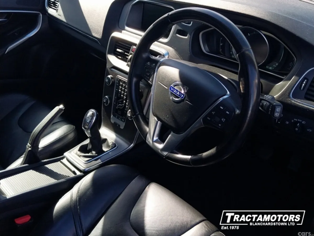 Volvo V40 Hatchback, Diesel, 2014, White