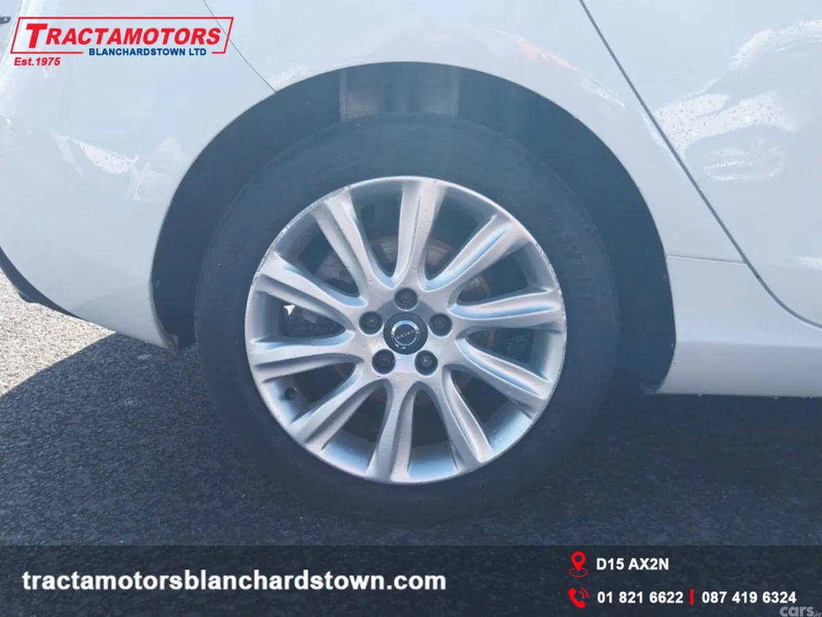 Volvo V40 Hatchback, Diesel, 2014, White