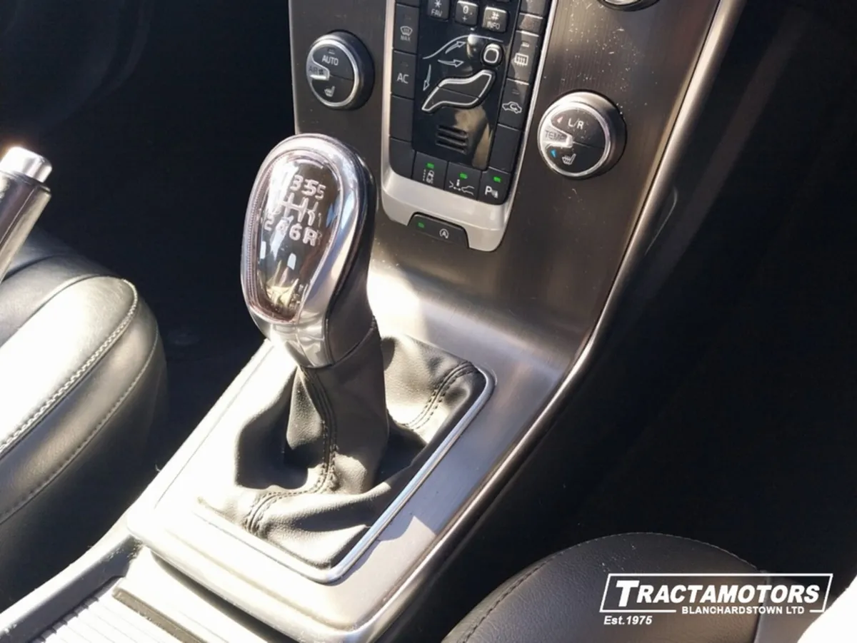 Volvo V40 Hatchback, Diesel, 2014, White