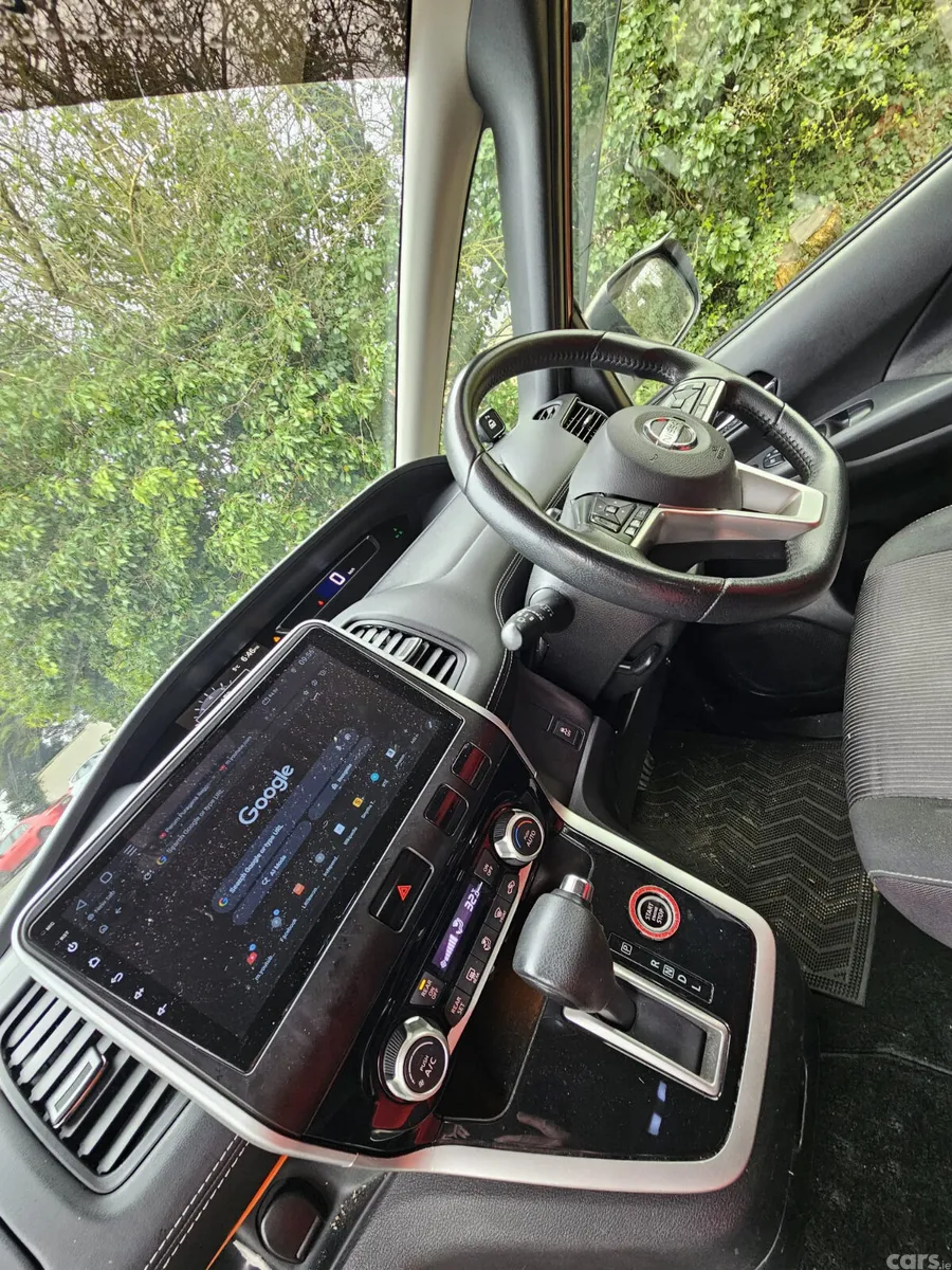 Nissan Serena MPV, Petrol Hybrid, 2017, Red