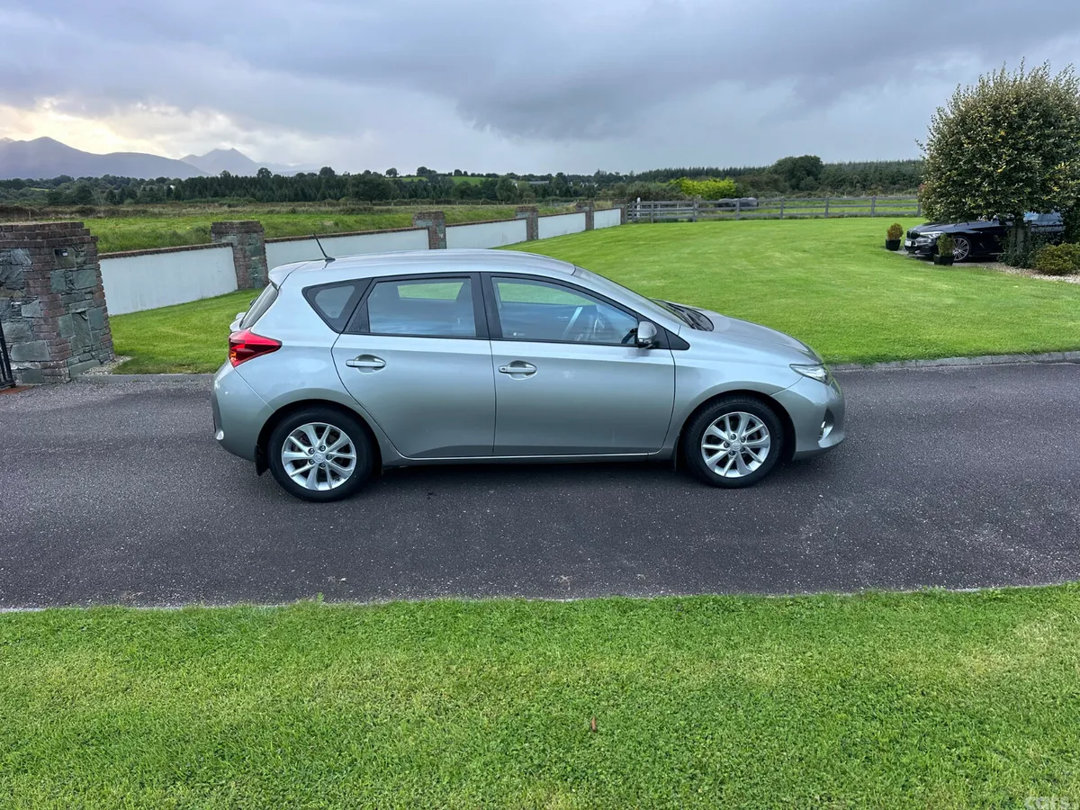 Toyota Auris Hatchback, Diesel, 2015, Grey