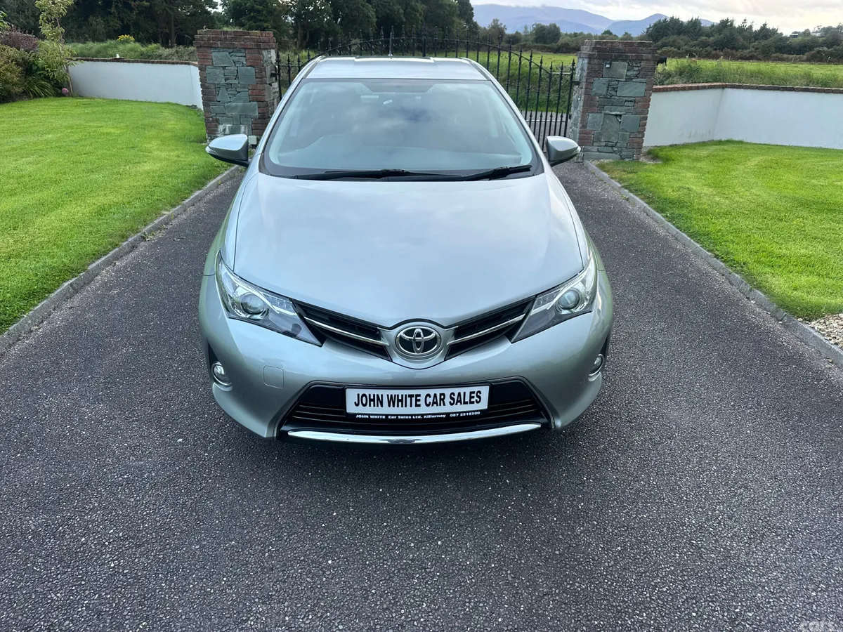 Toyota Auris Hatchback, Diesel, 2015, Grey