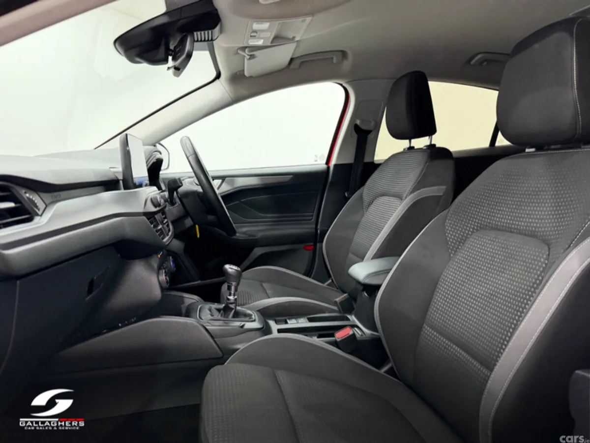 Ford Focus Hatchback, Diesel, 2022, Red