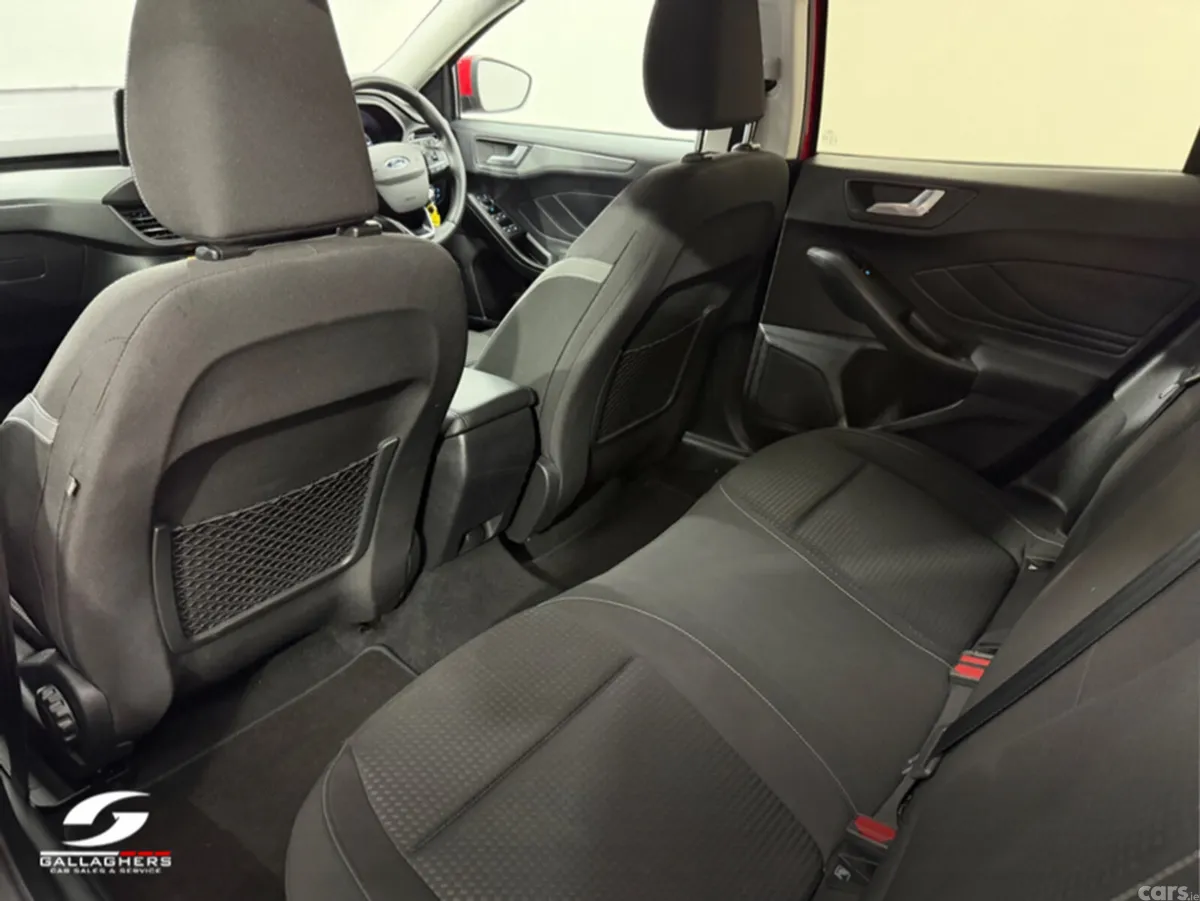 Ford Focus Hatchback, Diesel, 2022, Red