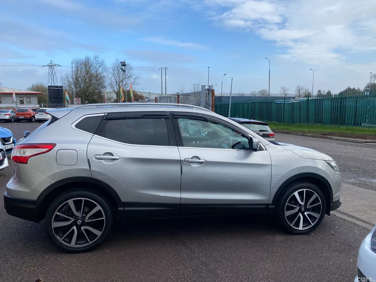 Nissan Qashqai Hatchback, Diesel, 2014, Silver