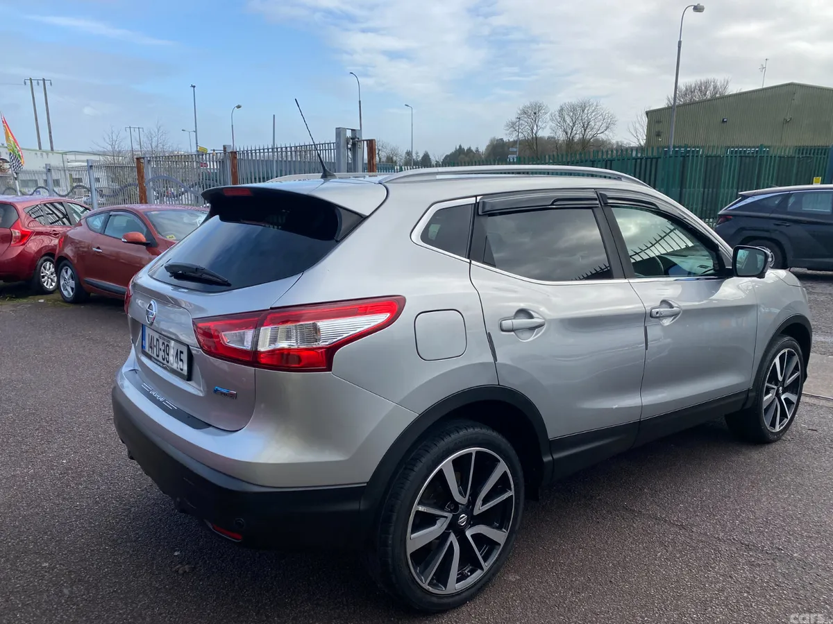 Nissan Qashqai Hatchback, Diesel, 2014, Silver