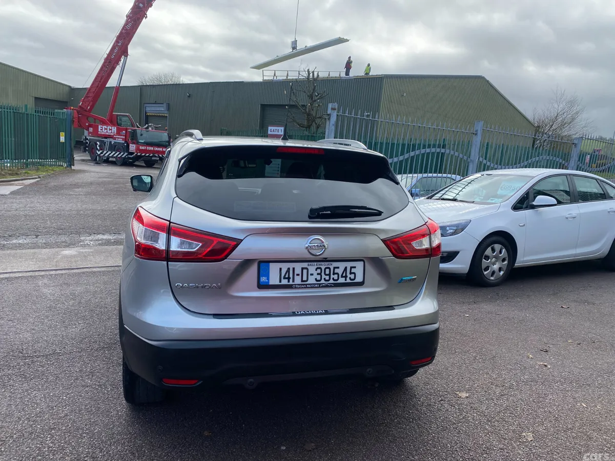 Nissan Qashqai Hatchback, Diesel, 2014, Silver