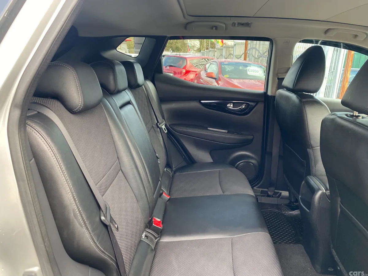 Nissan Qashqai Hatchback, Diesel, 2014, Silver