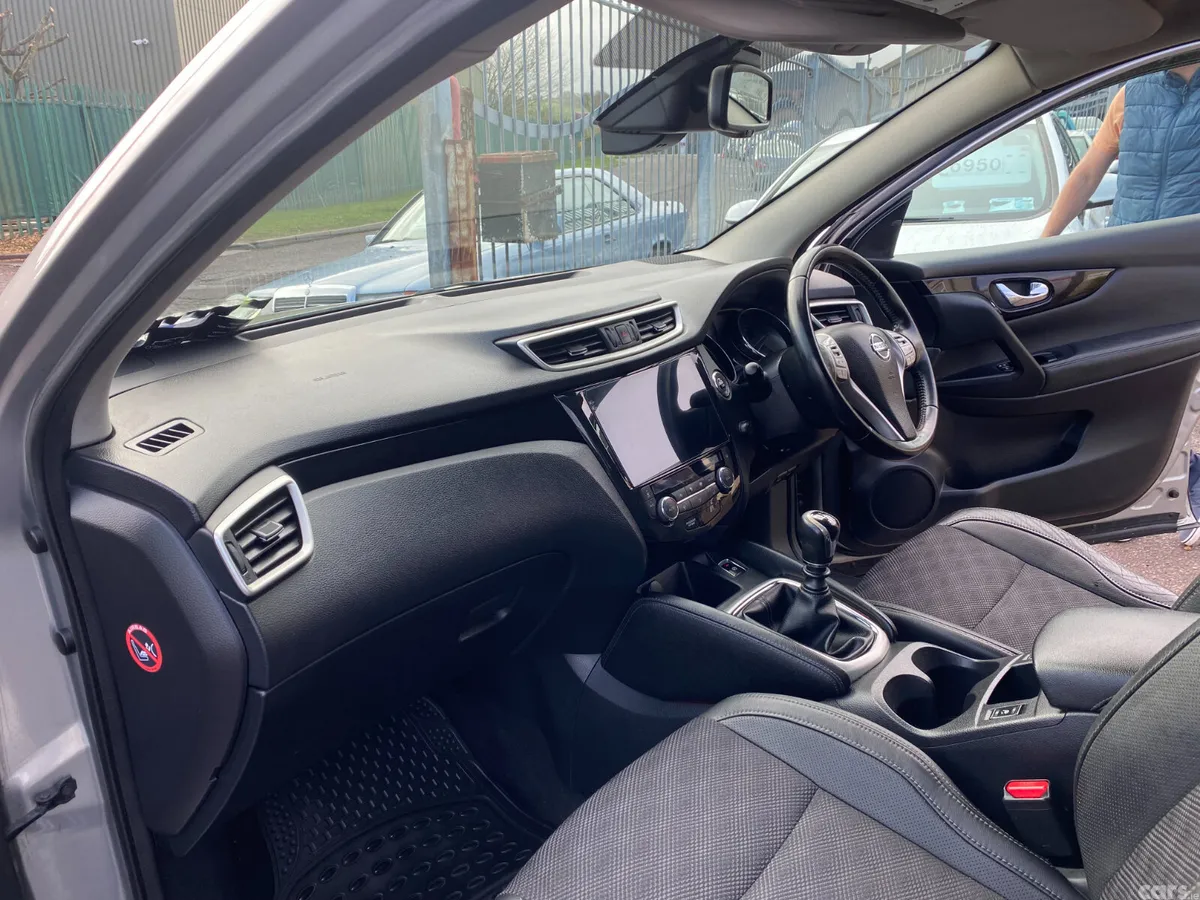 Nissan Qashqai Hatchback, Diesel, 2014, Silver