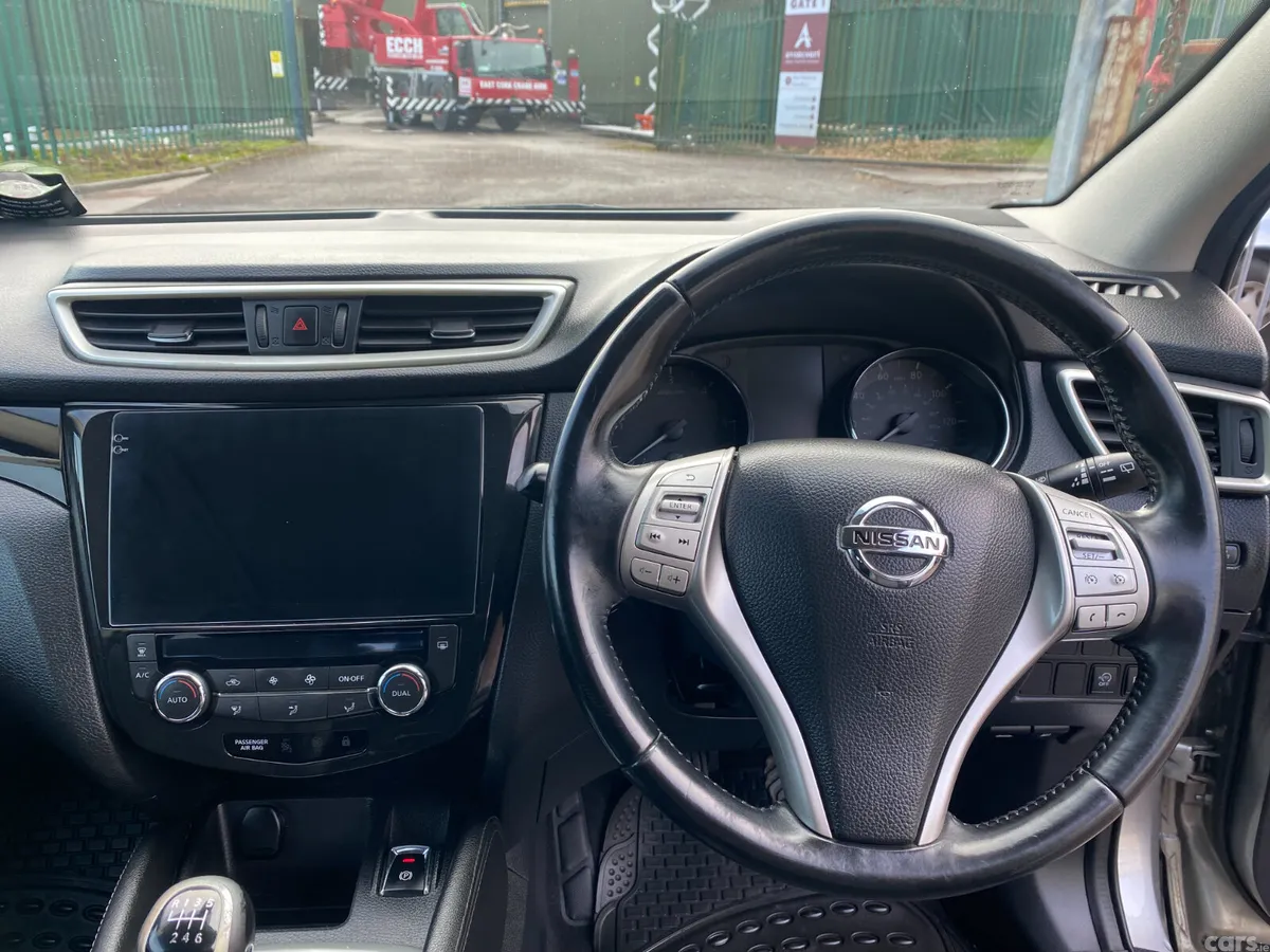 Nissan Qashqai Hatchback, Diesel, 2014, Silver