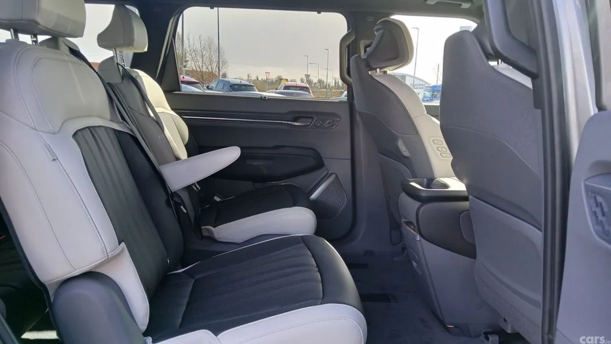 Kia EV9 SUV, Electric, 2026, Grey