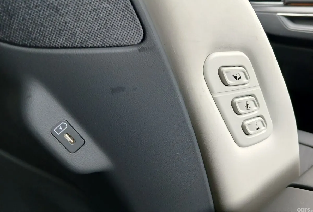 Kia EV9 SUV, Electric, 2026, Grey