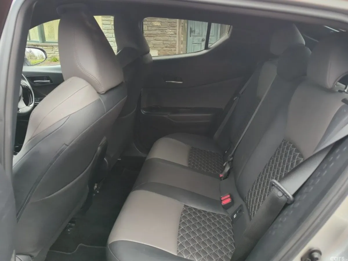 Toyota C-HR SUV, Petrol Hybrid, 2023, Grey