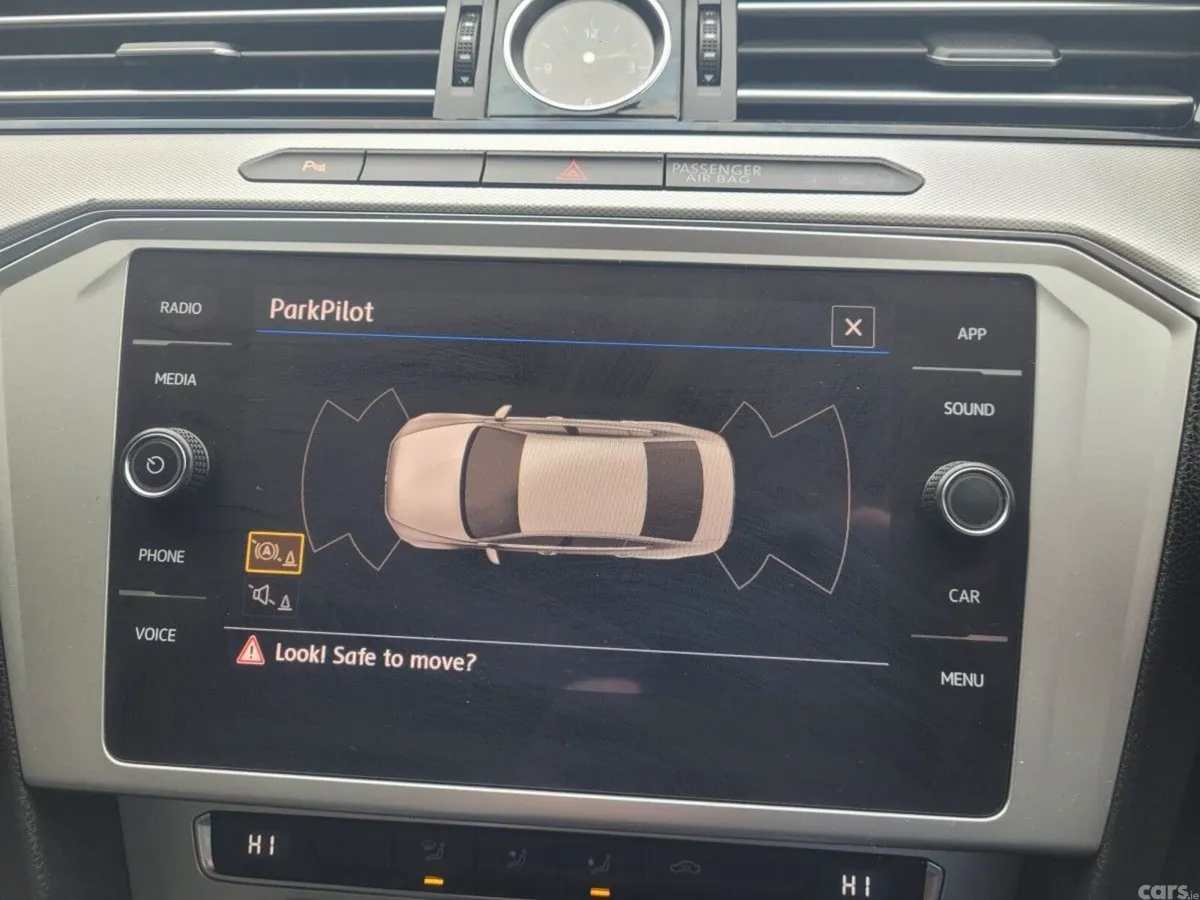Volkswagen Passat Saloon, Diesel, 2018, Blue