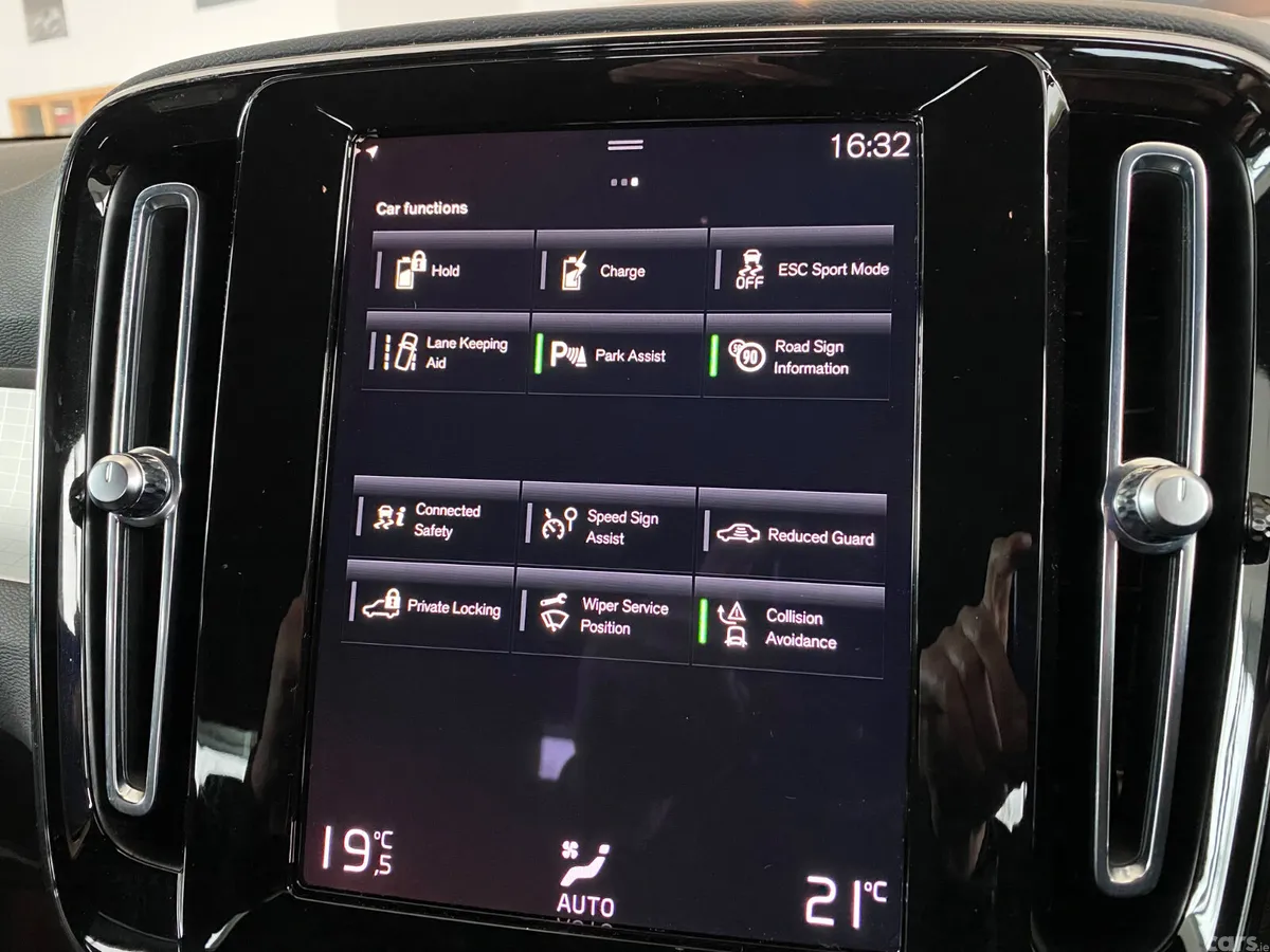 Volvo XC40 SUV, Petrol Plug-in Hybrid, 2022, Grey