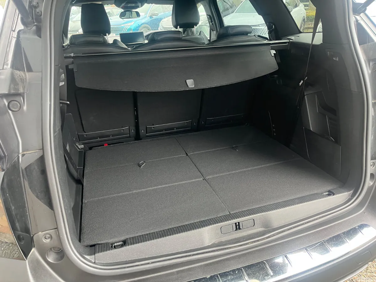 Peugeot 5008 MPV, Petrol Hybrid, 2024, Black