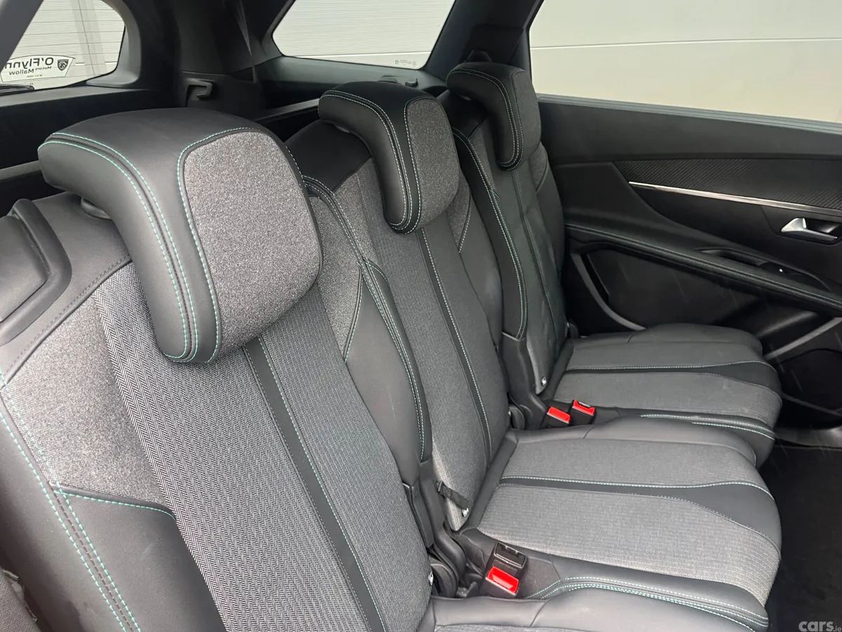 Peugeot 5008 MPV, Petrol Hybrid, 2024, Black
