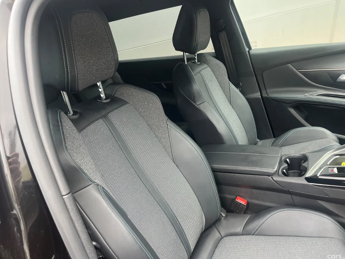 Peugeot 5008 MPV, Petrol Hybrid, 2024, Black