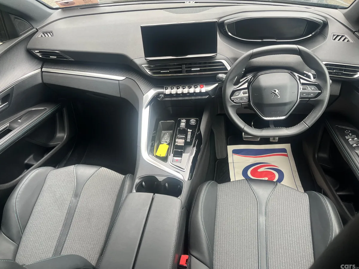Peugeot 5008 MPV, Petrol Hybrid, 2024, Black