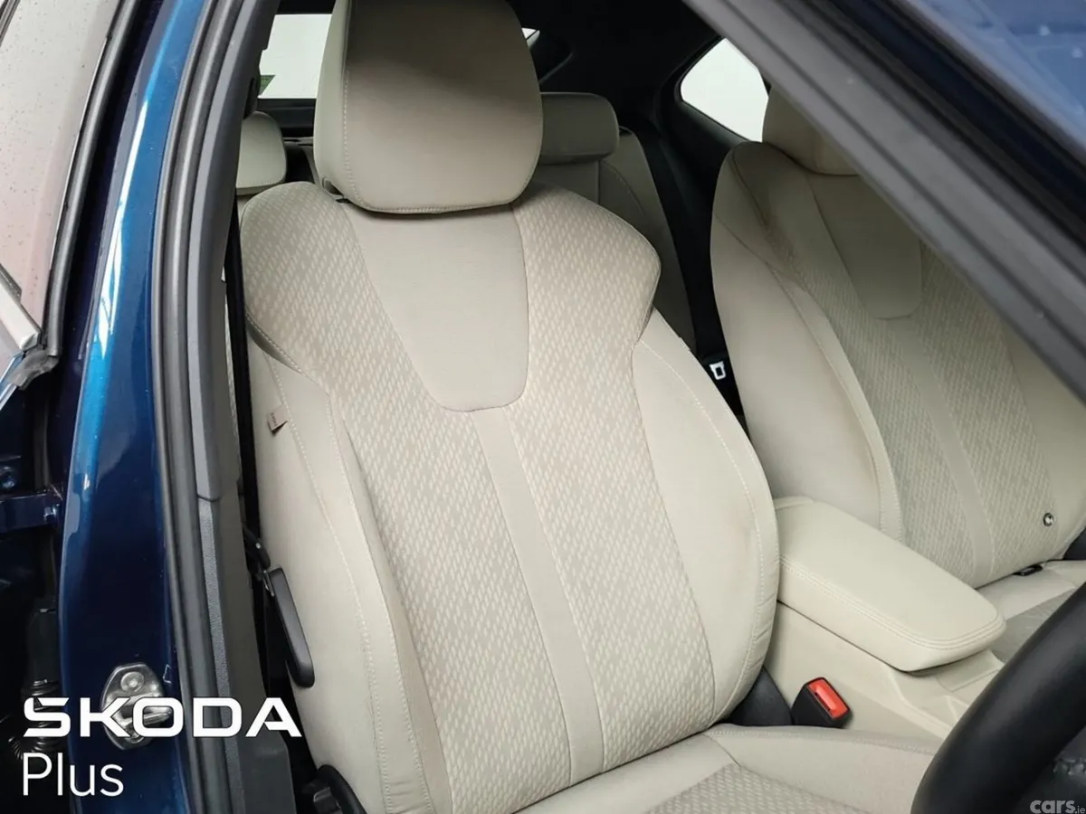 Skoda Octavia Saloon, Petrol, 2023, Blue