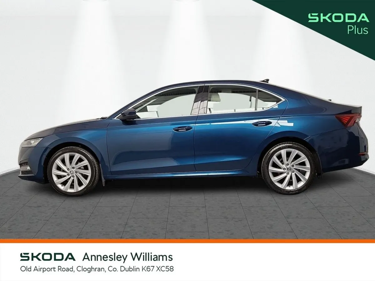 Skoda Octavia Saloon, Petrol, 2023, Blue