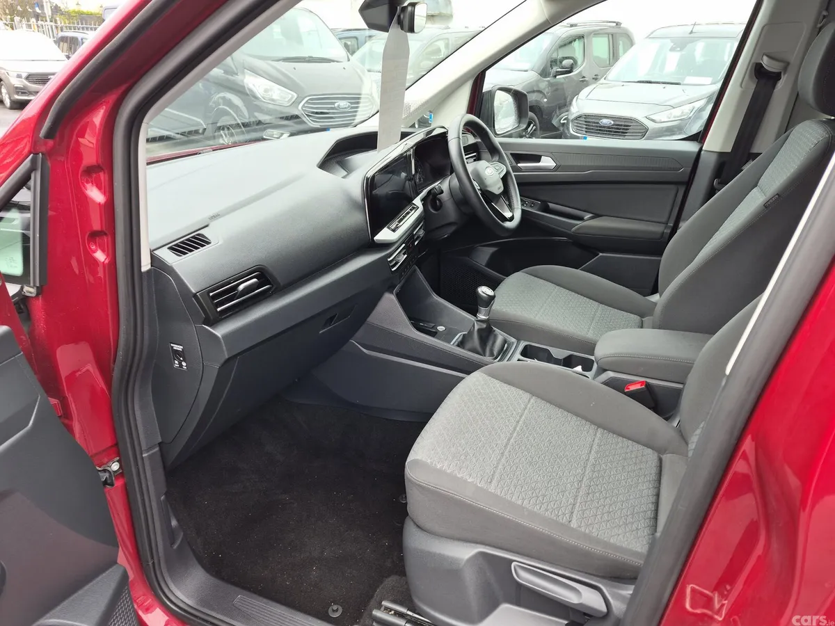 Ford Tourneo Connect MPV, Diesel, 2023, Red