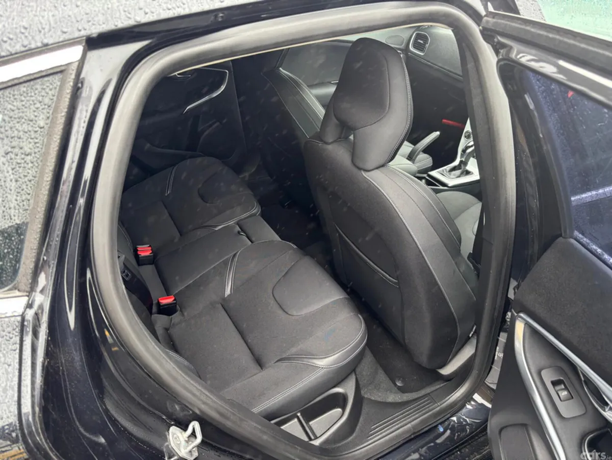 Volvo V40 Hatchback, Petrol, 2015, Black