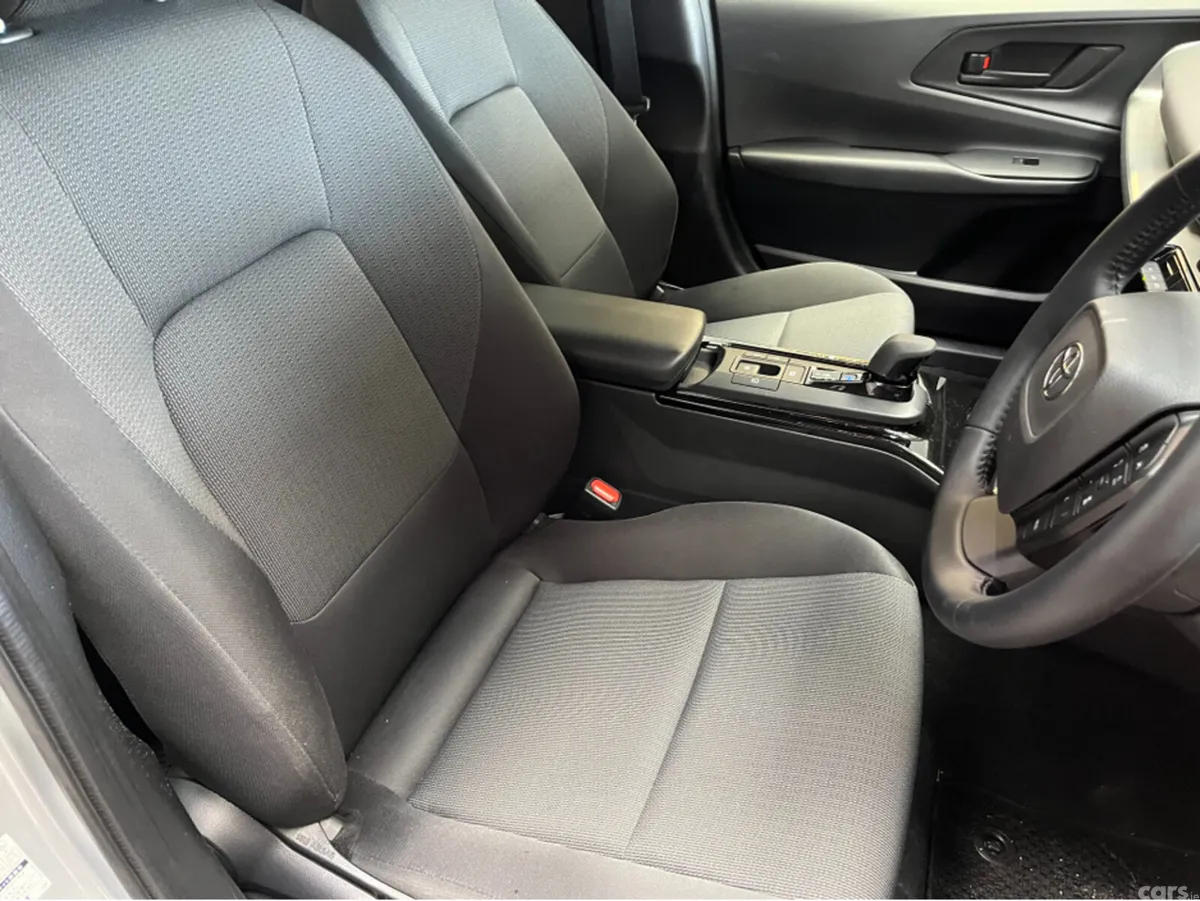 Toyota Prius Saloon, Petrol Hybrid, 2025, Silver