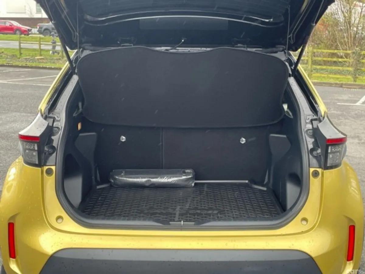 Toyota Yaris Cross SUV, Petrol Hybrid, 2022, Gold