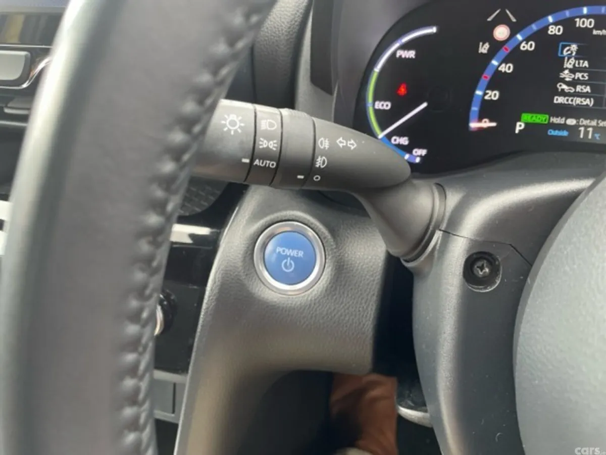 Toyota Yaris Cross SUV, Petrol Hybrid, 2022, Gold
