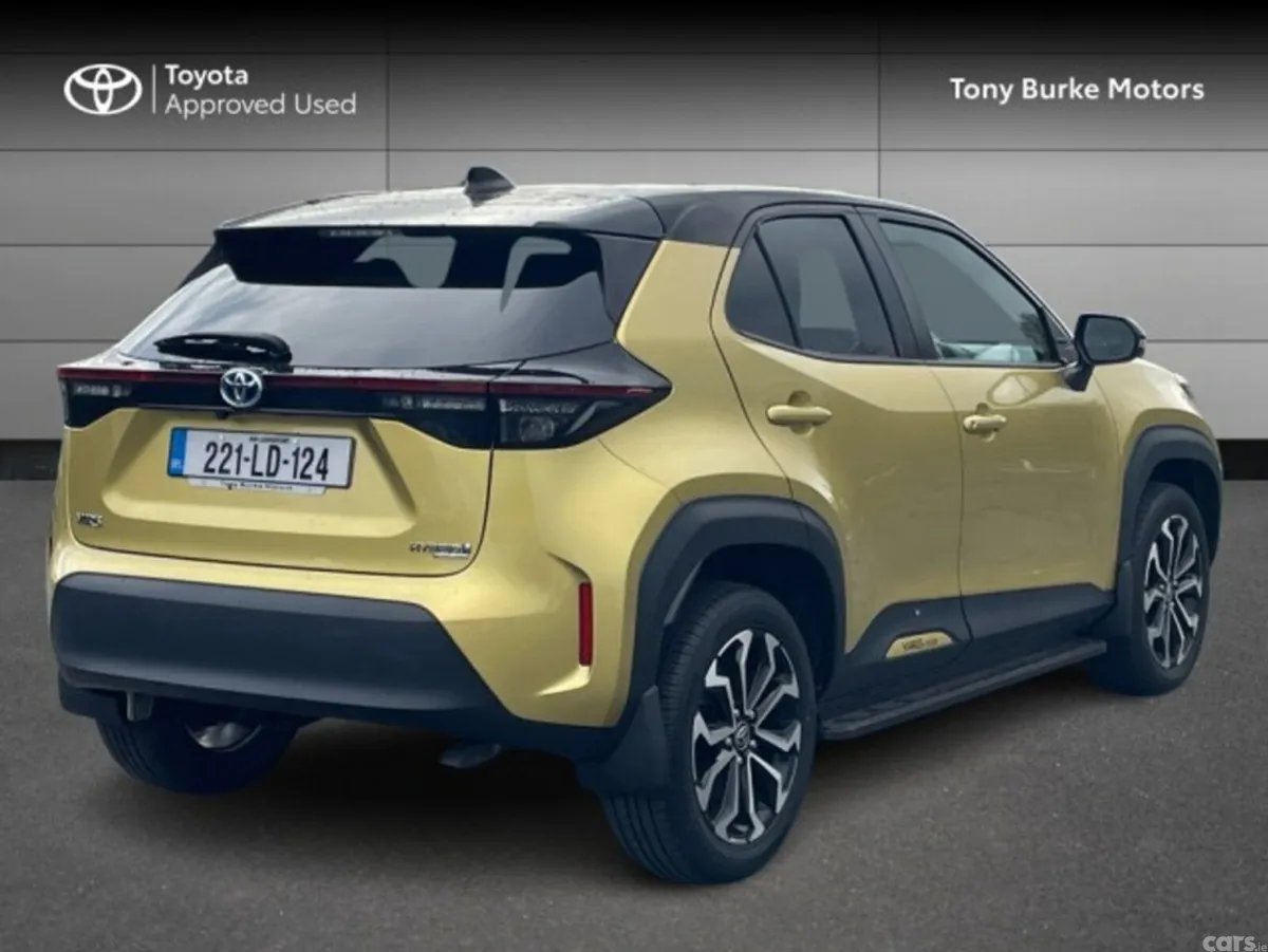 Toyota Yaris Cross SUV, Petrol Hybrid, 2022, Gold