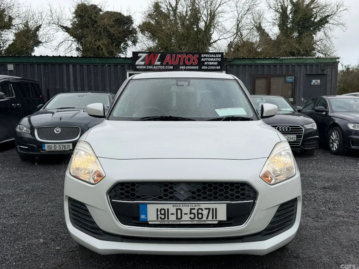 Suzuki Swift Hatchback, Petrol, 2019, White