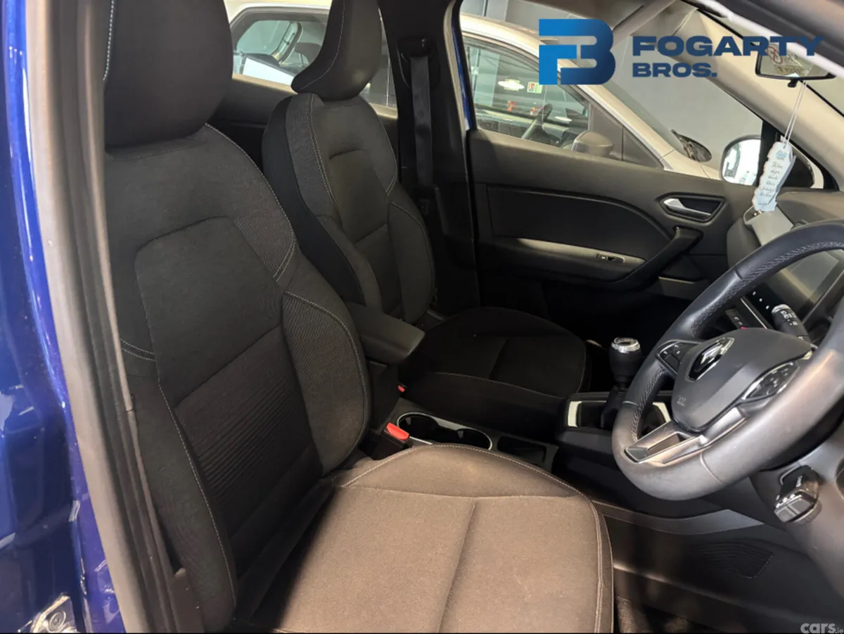 Renault Captur Hatchback, Petrol, 2021, Blue