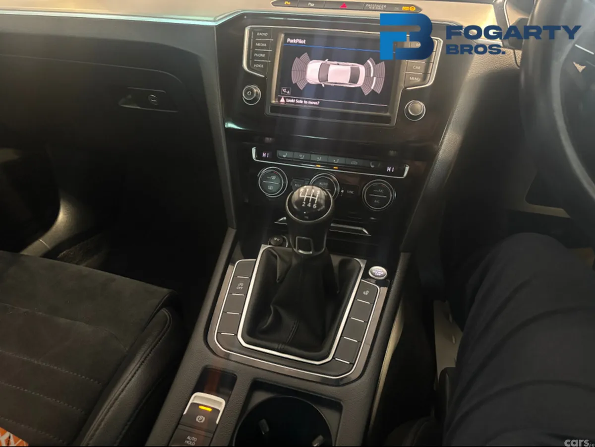 Volkswagen Passat Saloon, Diesel, 2017, Blue