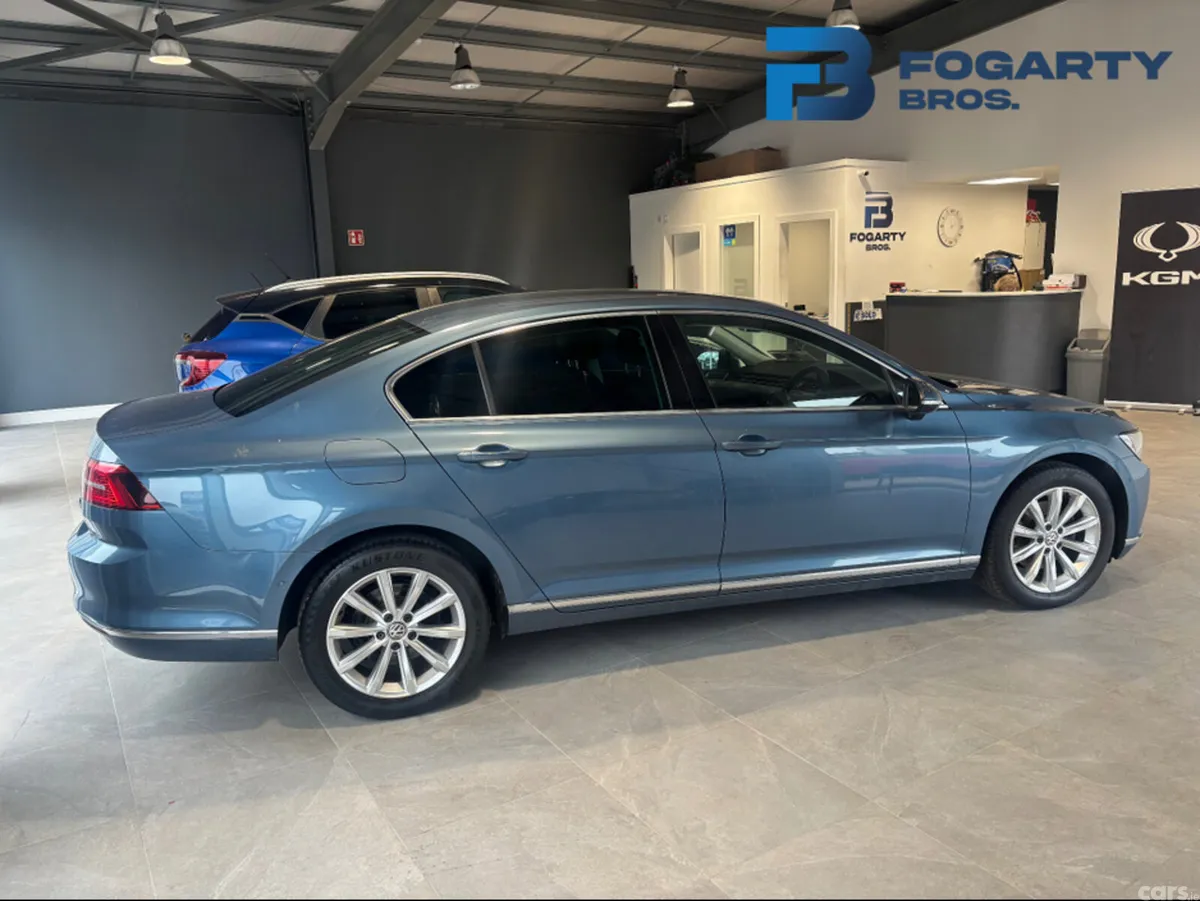 Volkswagen Passat Saloon, Diesel, 2017, Blue