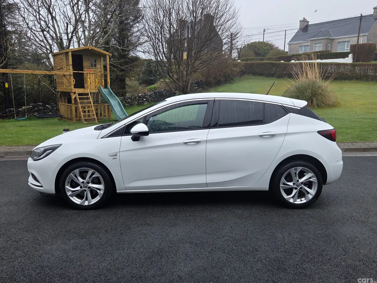 Vauxhall Astra Hatchback, Diesel, 2019, White