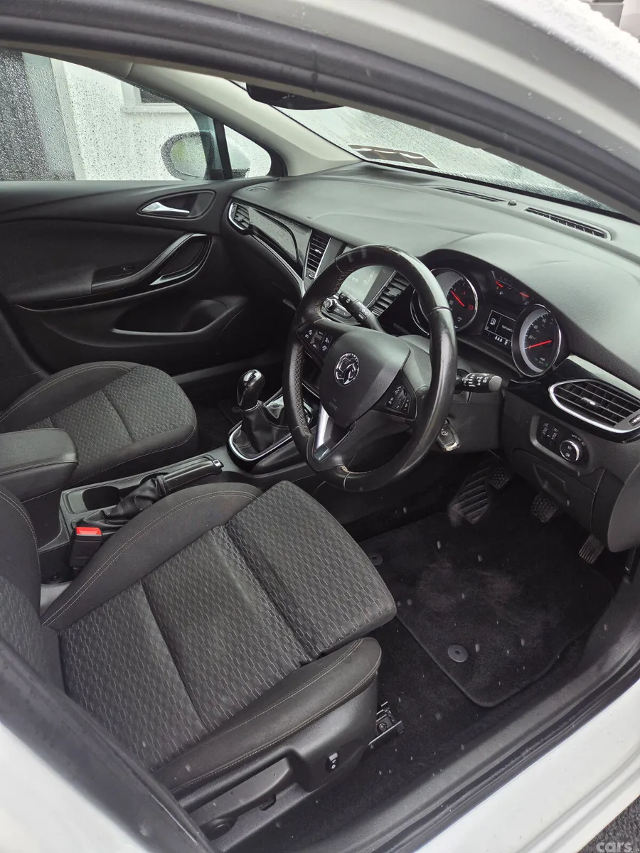 Vauxhall Astra Hatchback, Diesel, 2019, White