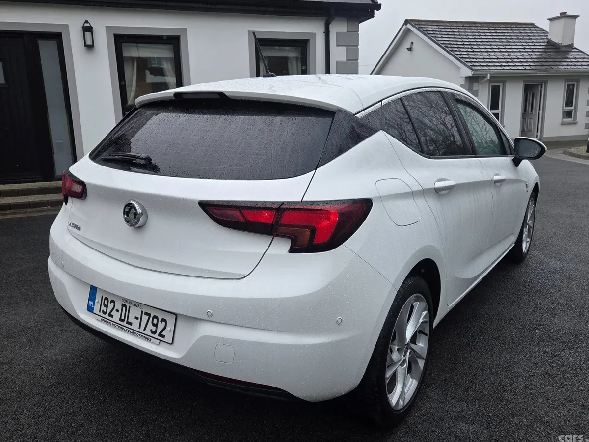 Vauxhall Astra Hatchback, Diesel, 2019, White