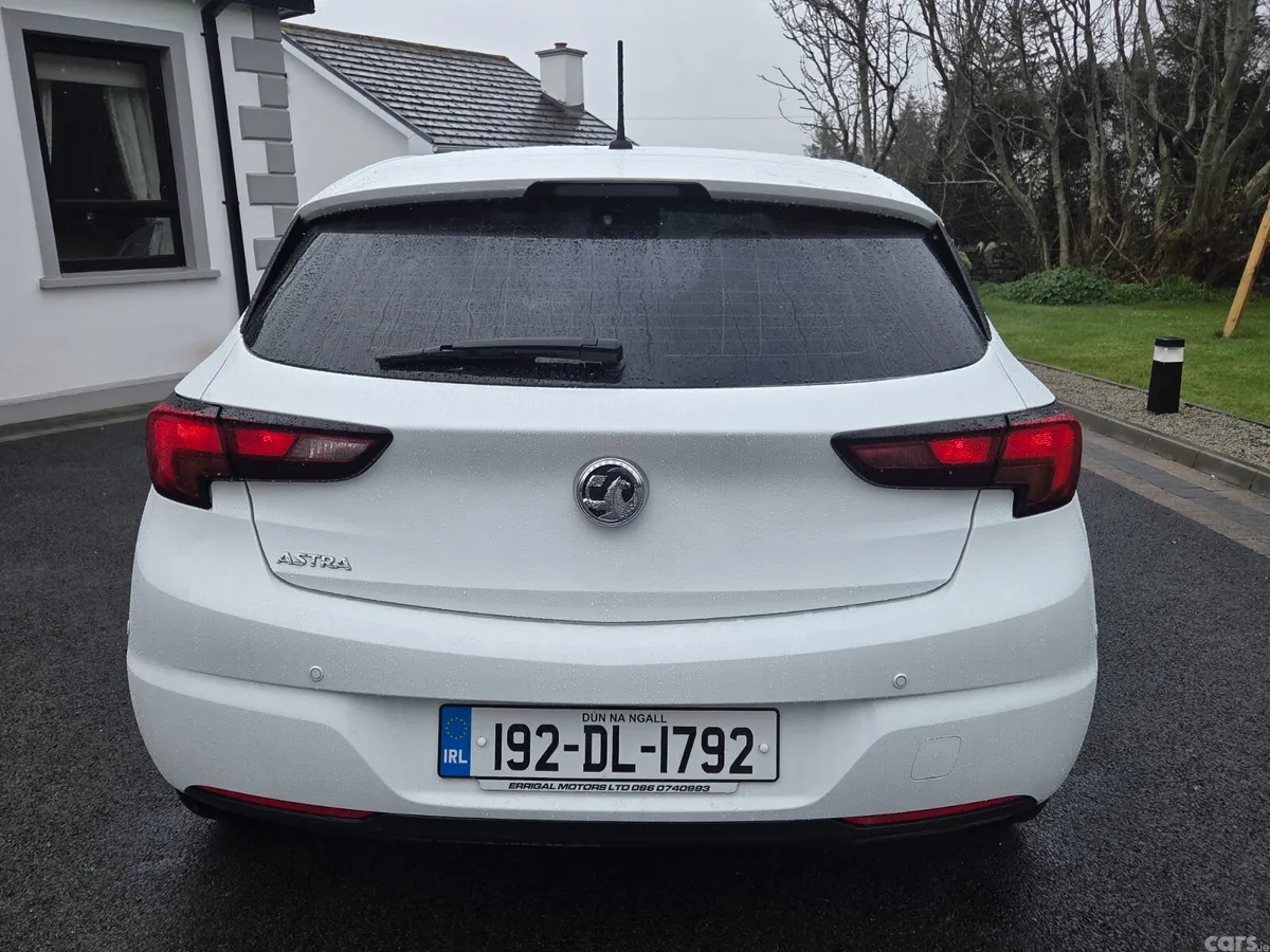 Vauxhall Astra Hatchback, Diesel, 2019, White