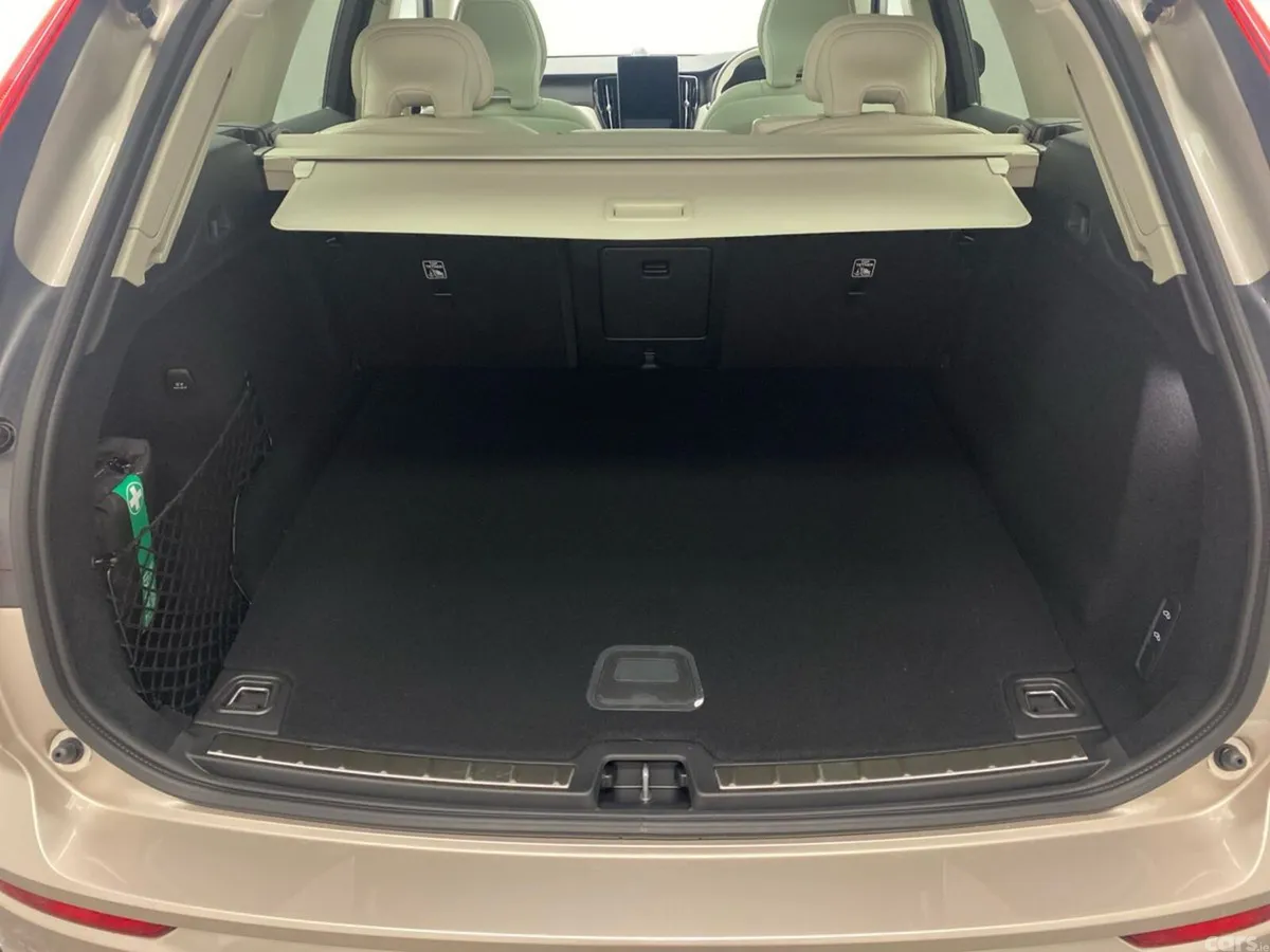Volvo XC60 Hatchback, Petrol Plug-in Hybrid, 2027, 
