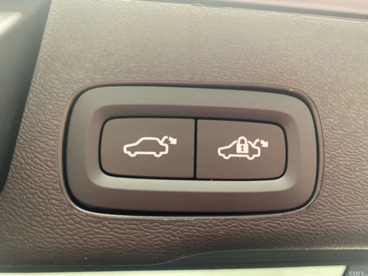Volvo XC60 Hatchback, Petrol Plug-in Hybrid, 2027, 