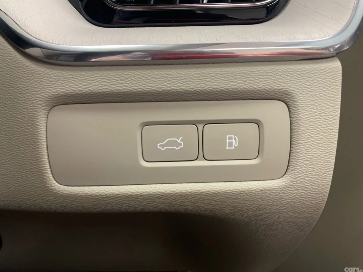 Volvo XC60 Hatchback, Petrol Plug-in Hybrid, 2027, 