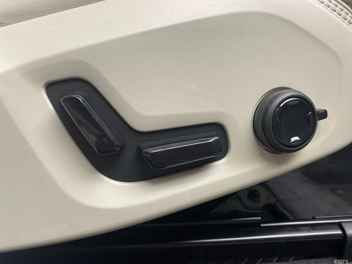 Volvo XC60 Hatchback, Petrol Plug-in Hybrid, 2027, 