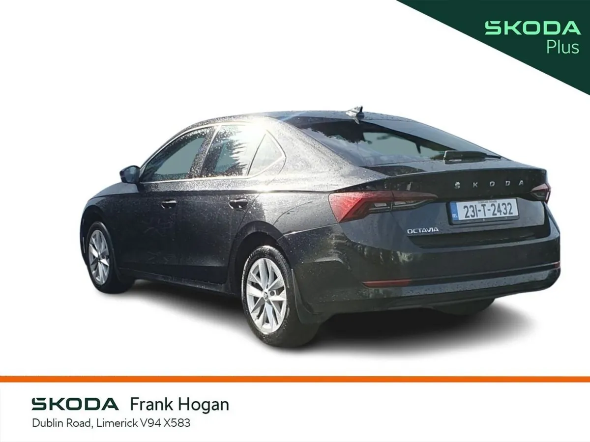 Skoda Octavia Saloon, Diesel, 2023, Black