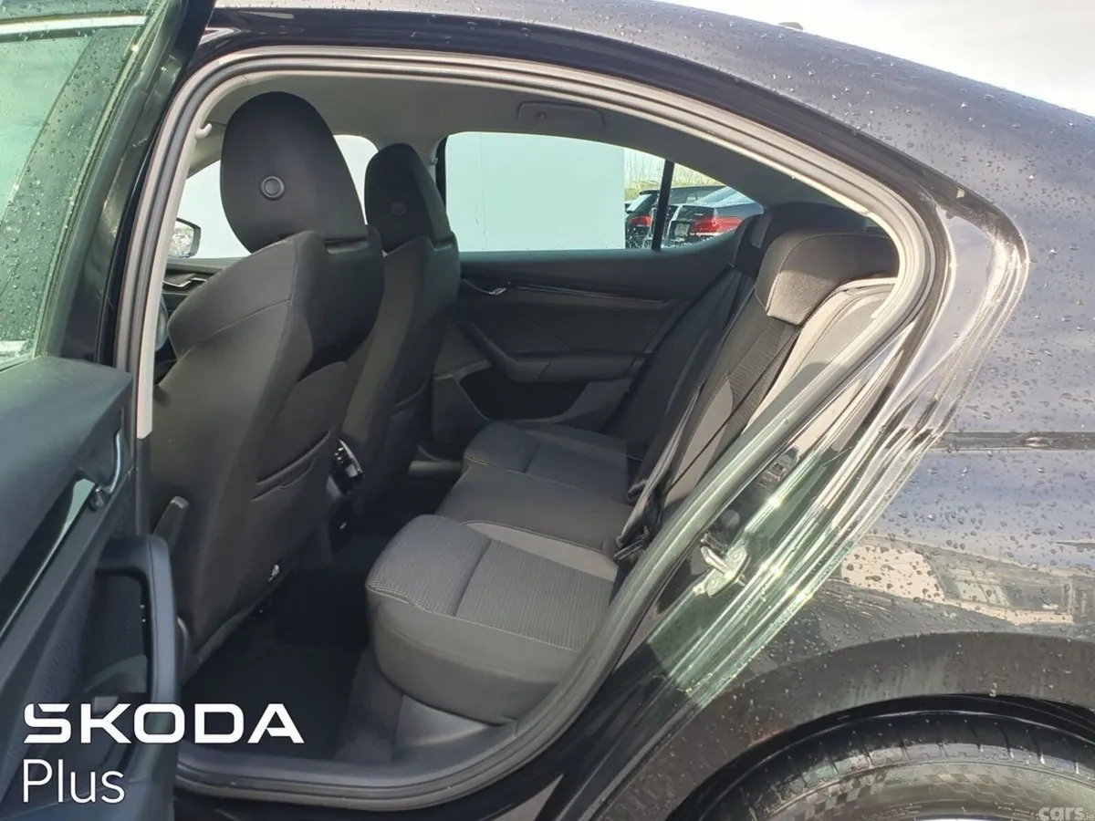 Skoda Octavia Saloon, Diesel, 2023, Black