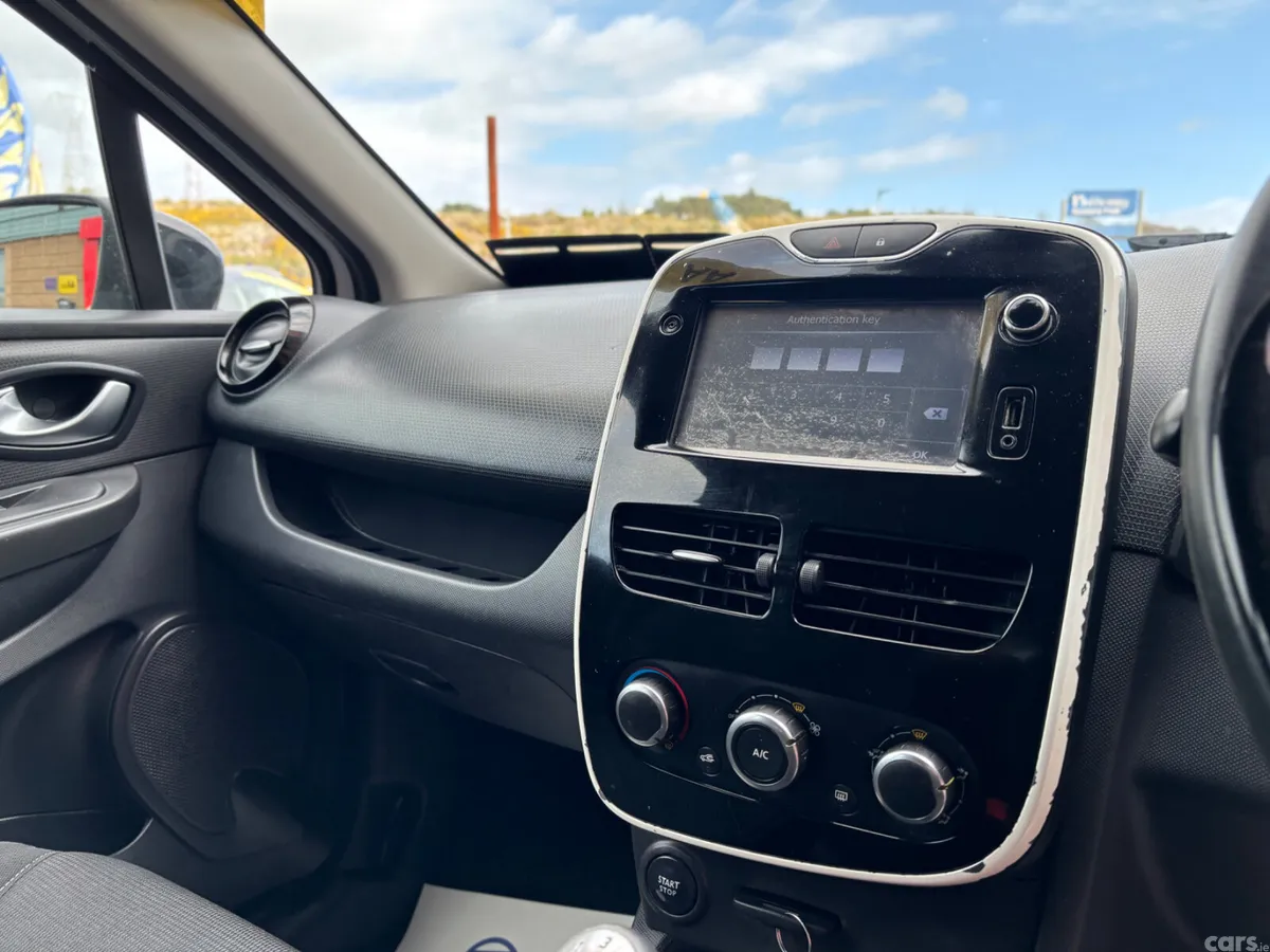 Renault Clio Hatchback, Petrol, 2015, White