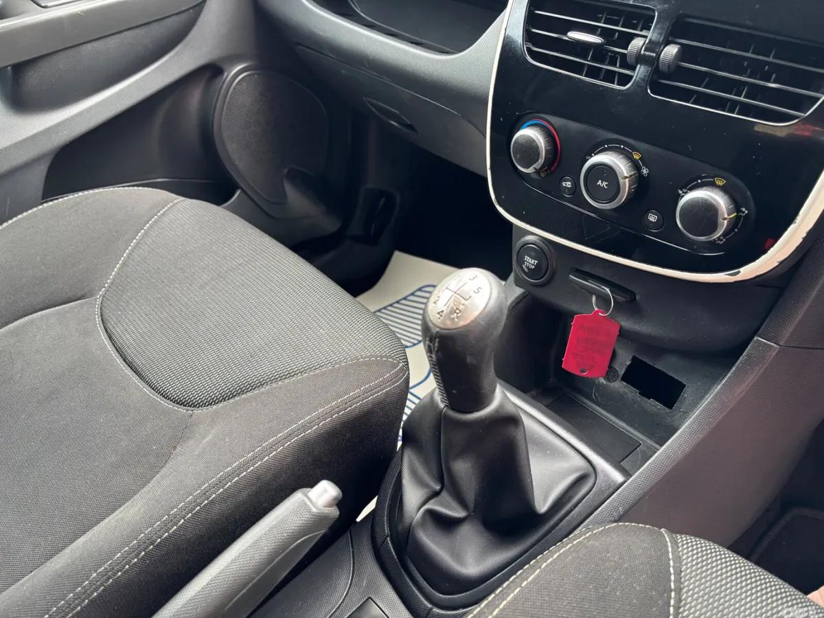 Renault Clio Hatchback, Petrol, 2015, White