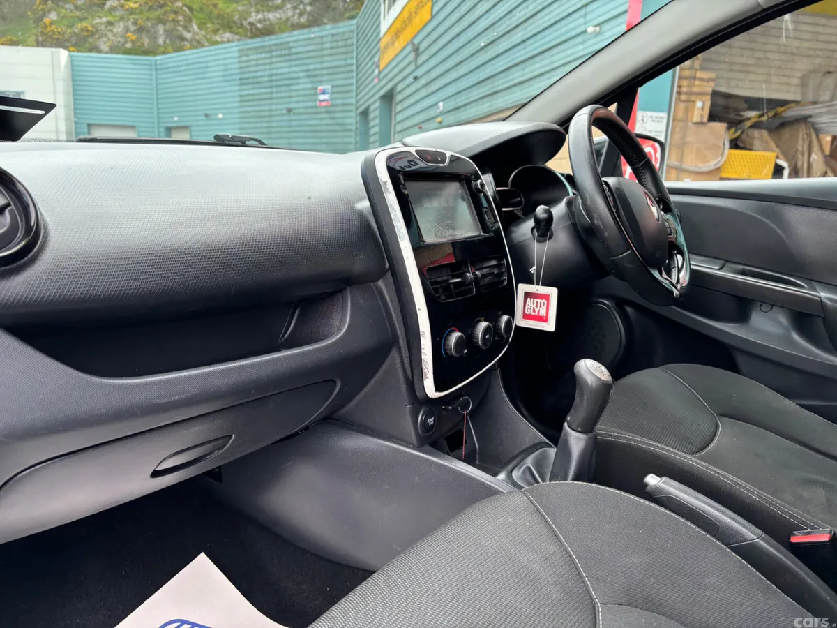 Renault Clio Hatchback, Petrol, 2015, White