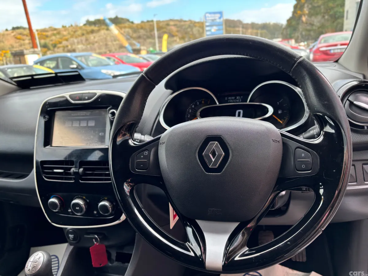 Renault Clio Hatchback, Petrol, 2015, White