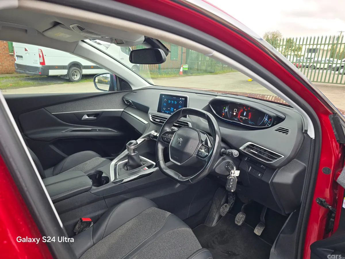 Peugeot 3008 MPV, Diesel, 2019, Red